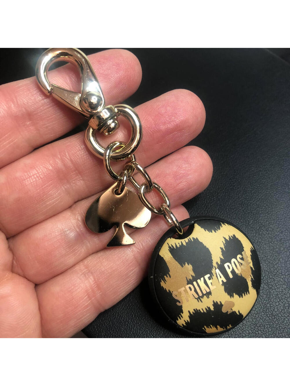 3801 Kate Spade Gold tone "Strike a pose" Light up Key chain charm leopard *Batt
